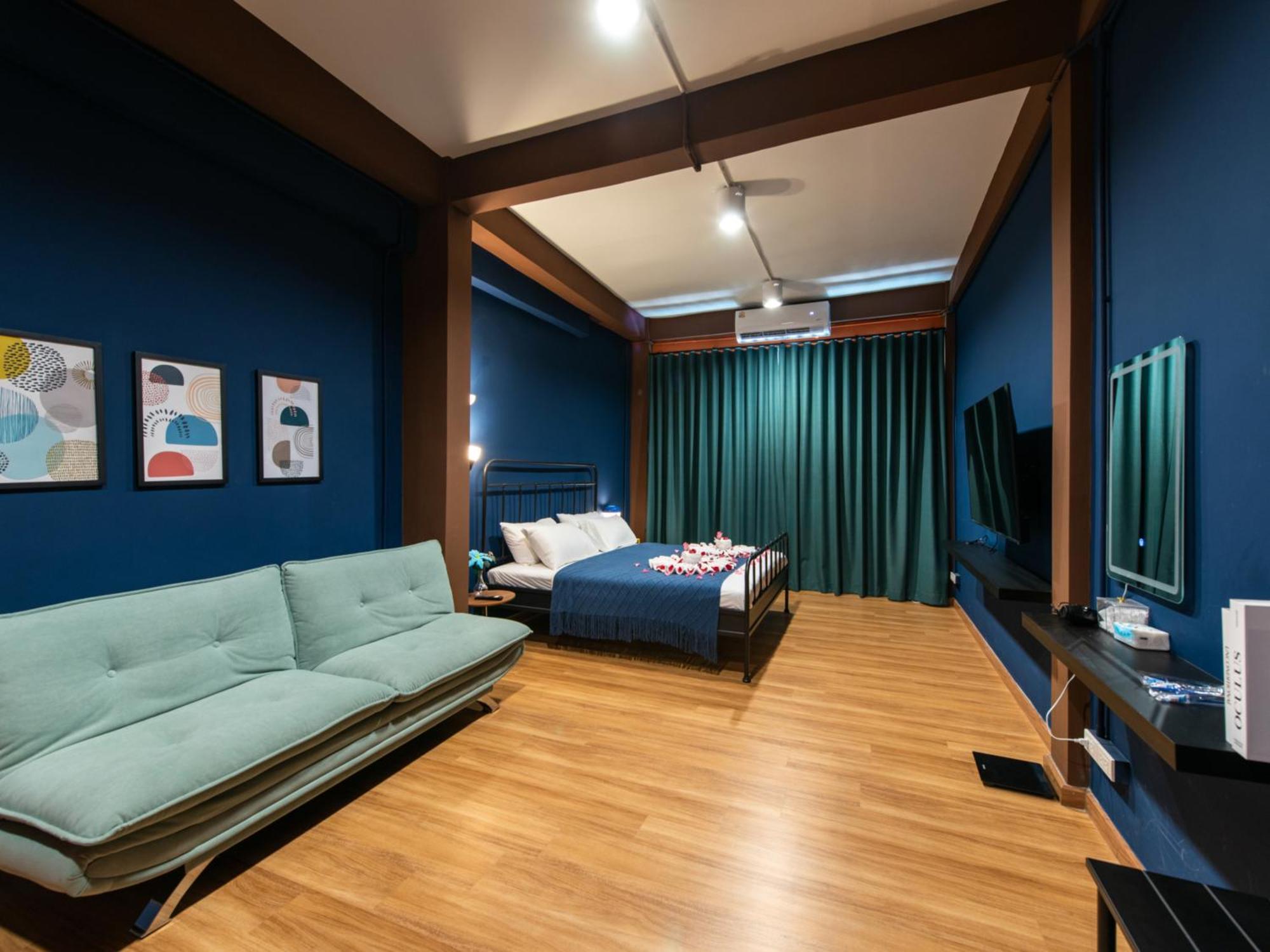 Deluxe King Room